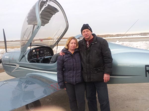 С.Гусаров и А.Сазонова на аэродроме АУЦ